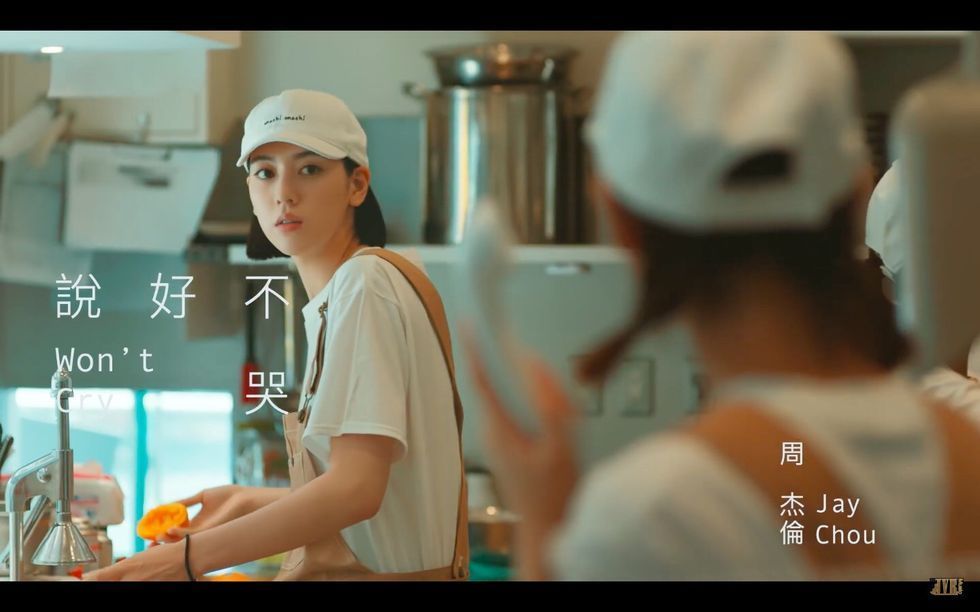 三吉彩花美的不是只有腿而已!《今際之國》的冷豔幹部、也是周杰倫 MV 女主角!