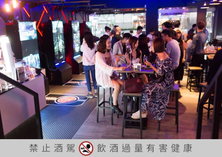 有喝又有玩!【BOX Taipei】全球首間結合VR遊戲的酒吧開幕啦!酒GQ瀟灑男人網