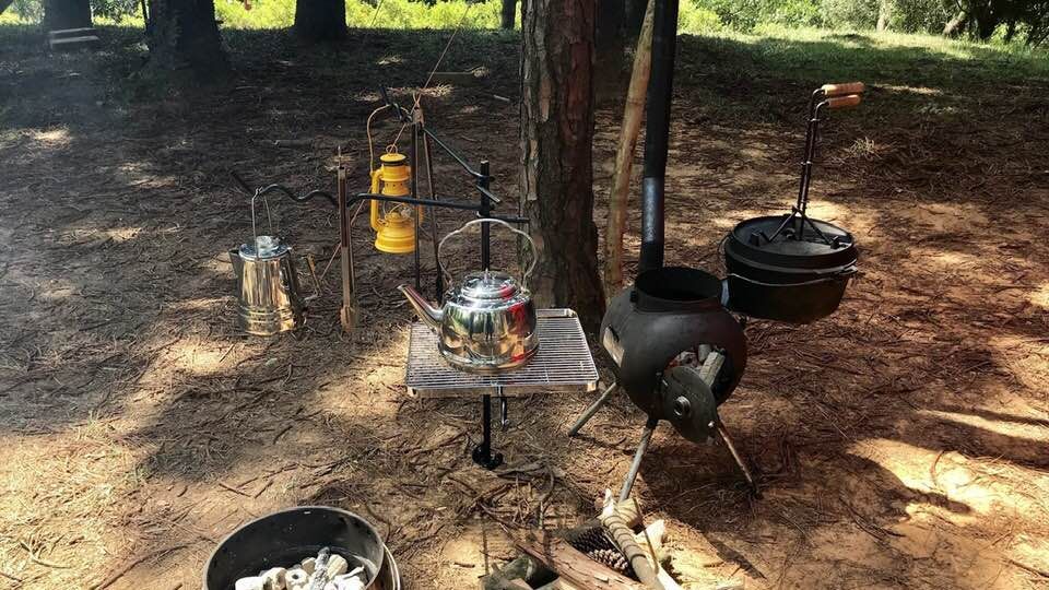 專家教你做4道野地料理,會升營火有鑄鐵鍋,就能料理出一整桌!