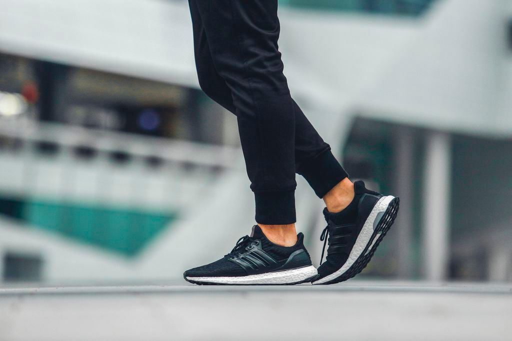 加入皮革質地的UltraBOOST LTD 王者頭銜,當之無愧!潮流新聞GQ瀟灑男人網