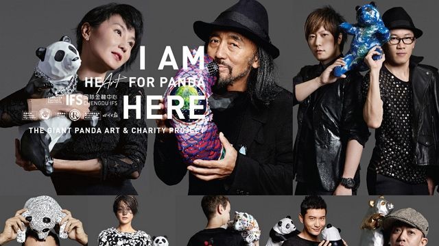 圓仔紅到國外去了?設計大師山本耀司、Paul Smith、影后張曼玉、郭富城、黃曉明、周迅等人搶著與牠合照?其實不然,這是成都國際金融中心特別邀請國際著名藝術家Lawrence Argent,創製史上最巨大、身高15米,名為「I Am...