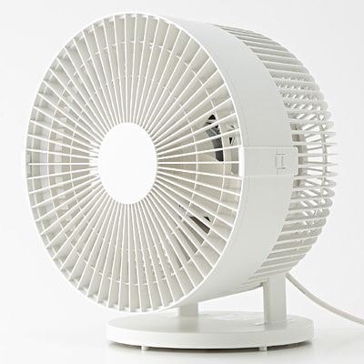 夏天的必備家電當然要選最好看的!除了Dyson以外還有「這九款造型風扇」好看又好用!