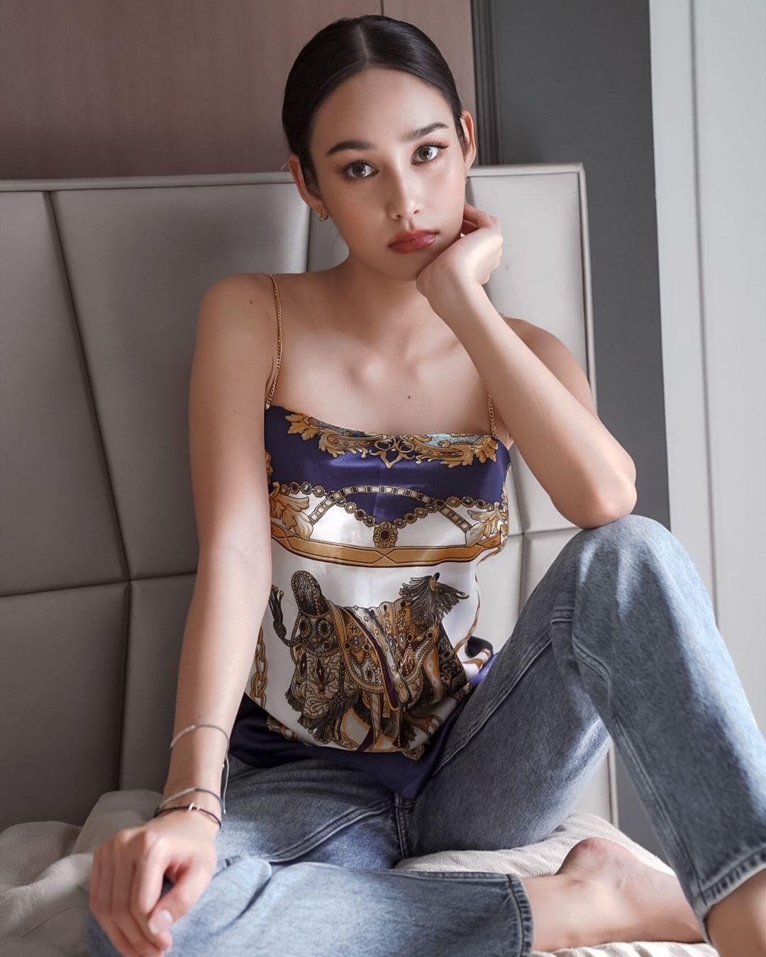 又柔又辣的美顏!「新生代泰劇女神」Tisanart Sornsuek 令人捨不得轉台!