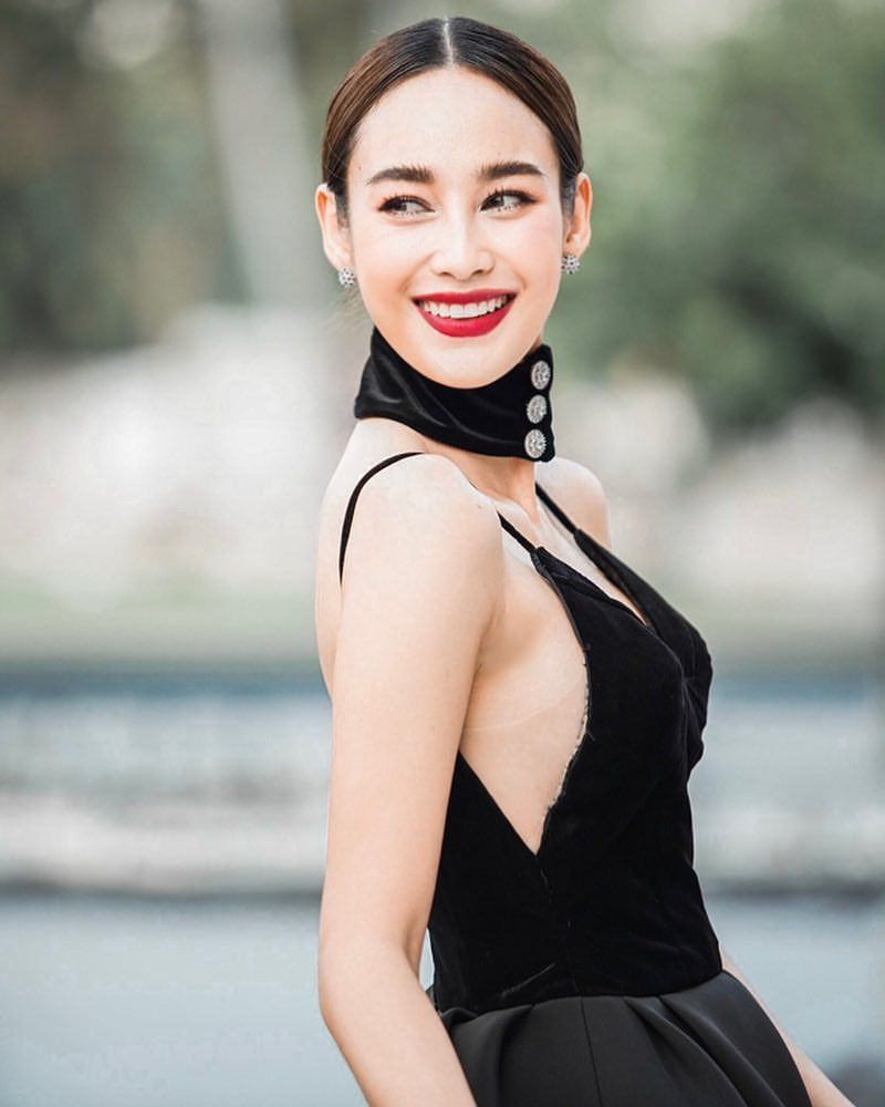 又柔又辣的美顏!「新生代泰劇女神」Tisanart Sornsuek 令人捨不得轉台!
