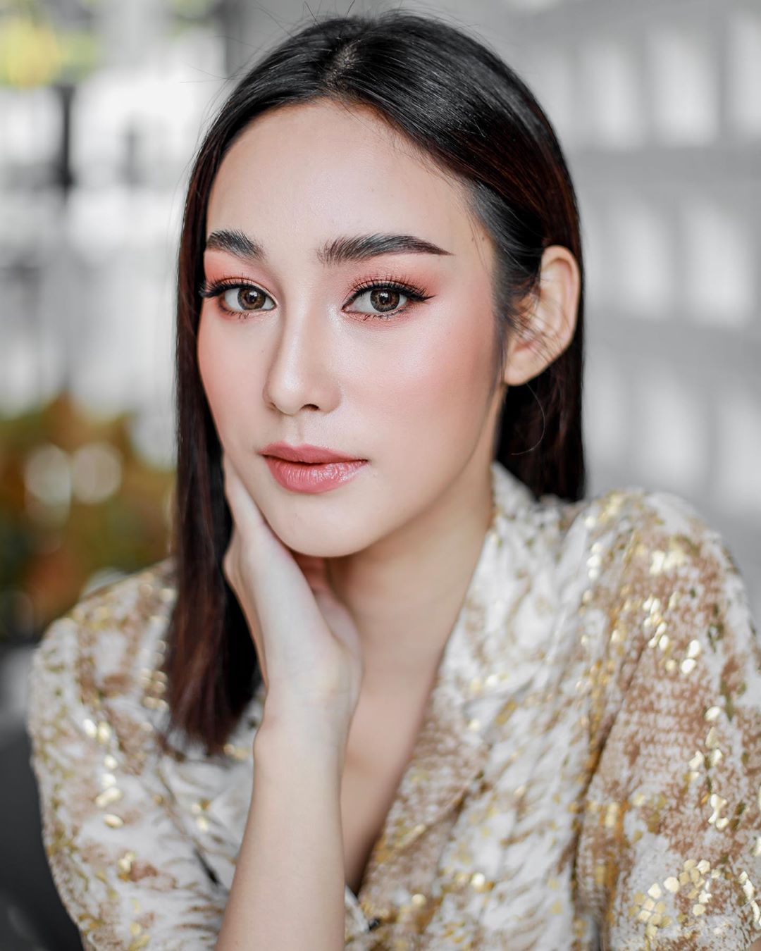 又柔又辣的美顏!「新生代泰劇女神」Tisanart Sornsuek 令人捨不得轉台!