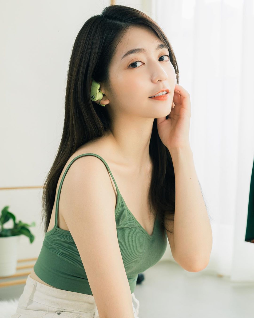 這雙大眼看不膩!「電機系朴信惠」正妹模特兒拔辣,嗓音甜進你心裡!