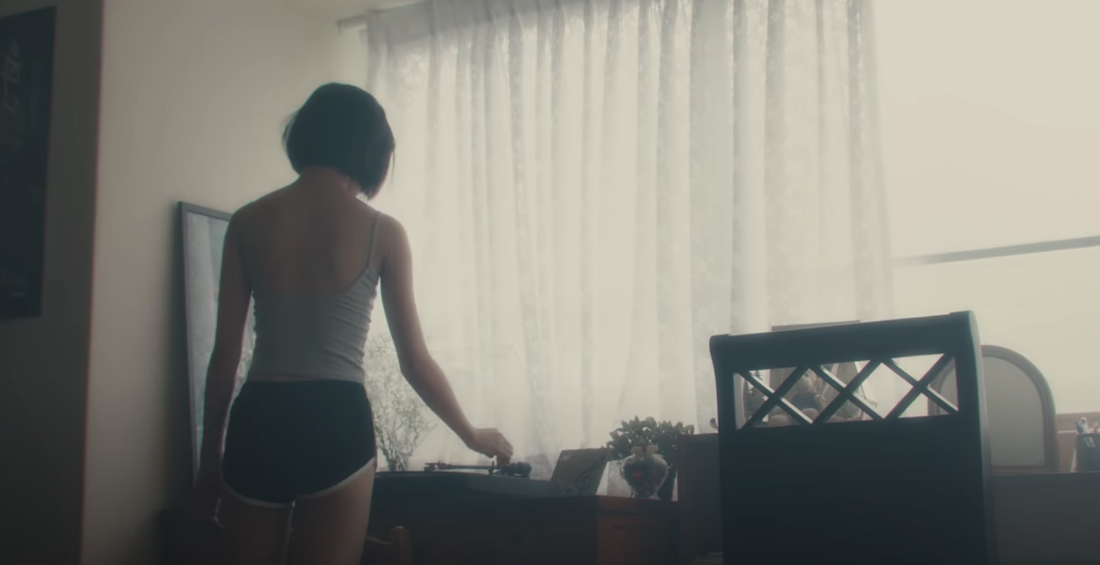 瘦子 E.SO 新歌 MV 女主角是她!林映彤「小背心真理褲」清純感氣質立馬成為熱門關鍵字!