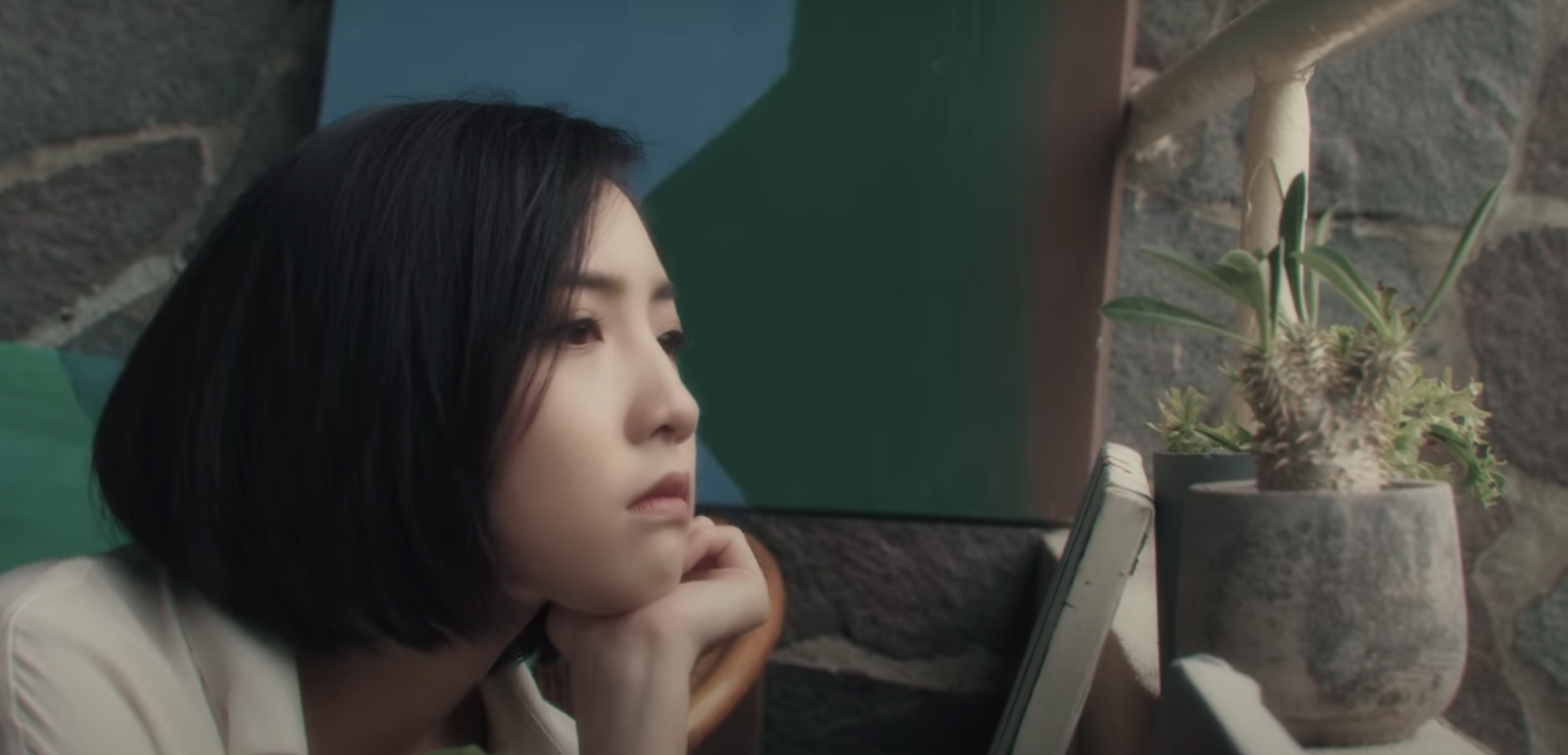 瘦子 E.SO 新歌 MV 女主角是她!林映彤「小背心真理褲」清純感氣質立馬成為熱門關鍵字!