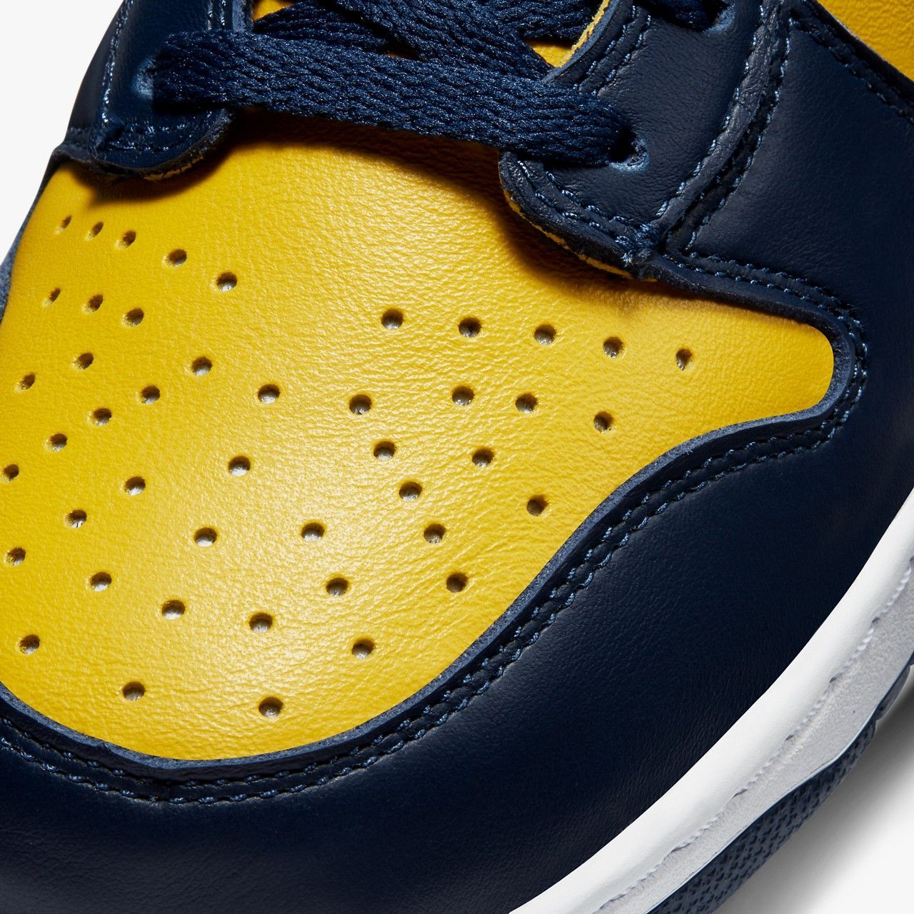 又一經典配色強勢回歸!Nike Dunk High「Michigan」將在下週迎來正式發售!