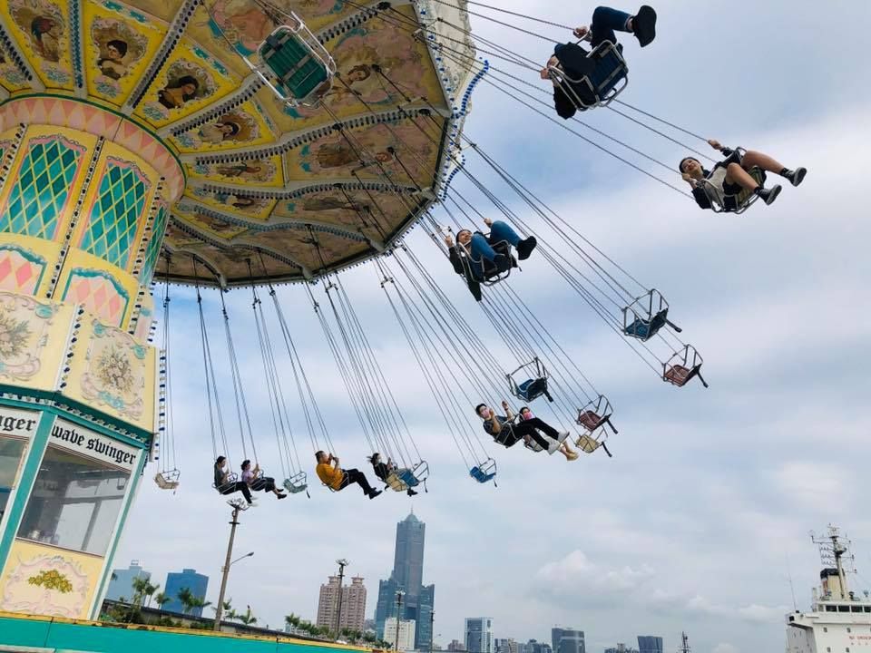 桃園熱點再一波!美式主題樂園「JETS嘉年華」進駐桃園青埔!8層樓高摩天輪、海盜船超過30項遊樂設施本周開幕!