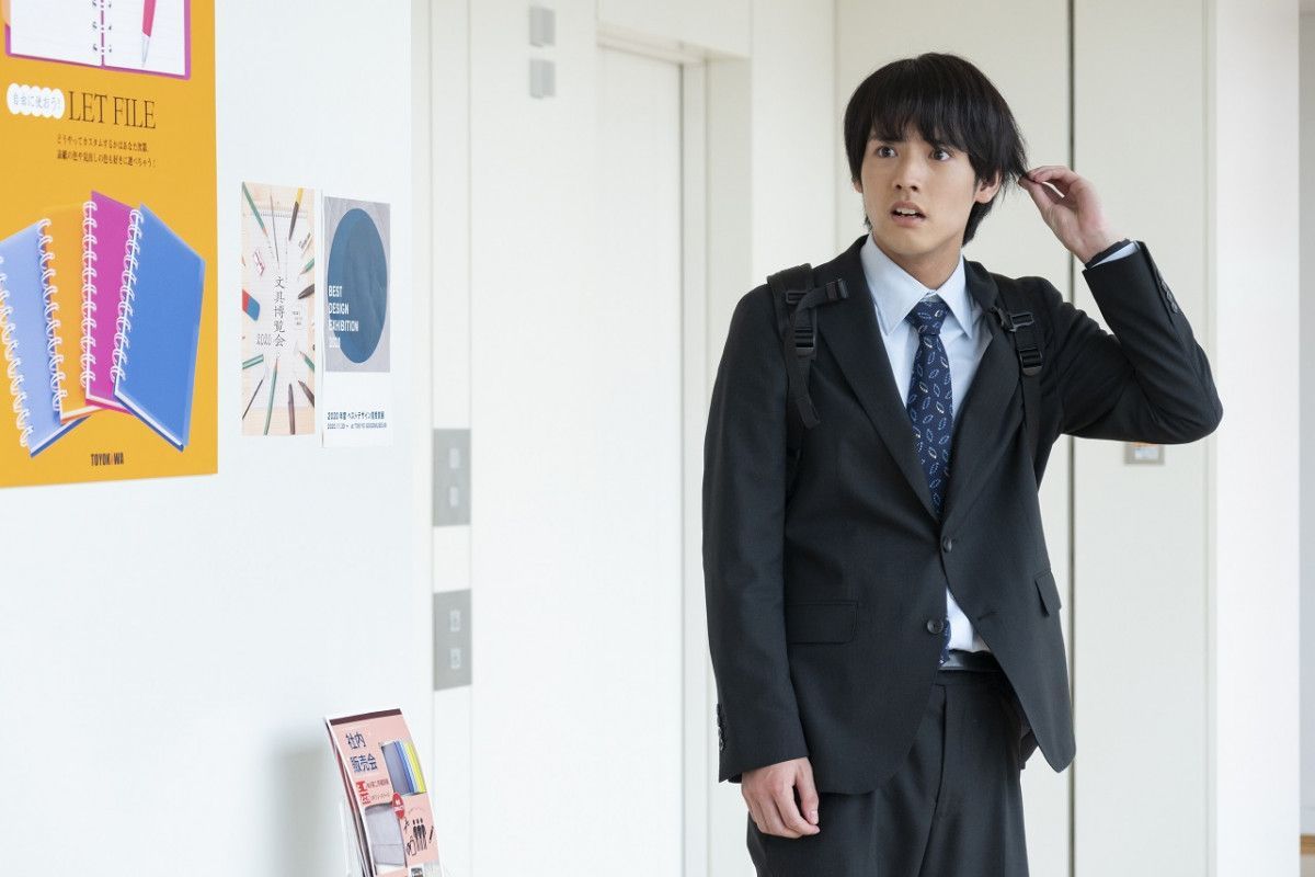 赤楚衛二飾演劇中木訥男主角「安達清」