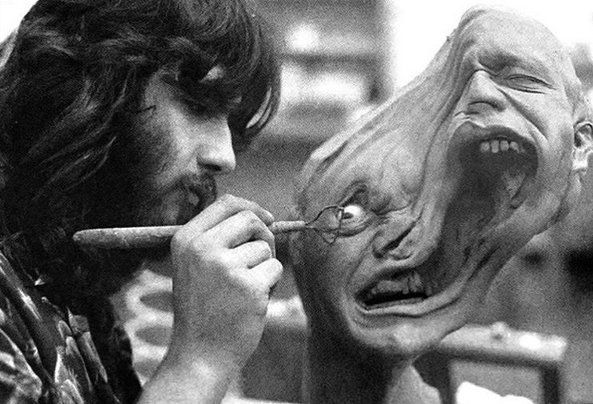 《突變第三型》裡的怪物由 Rob Bottin 打造 。