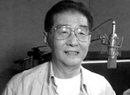 《櫻桃小丸子》爺爺就是他!吳孟達御用配音員「胡立成」演活周星馳近 20 部電影,曾為《阿拉丁》《天外奇蹟》等迪士尼、皮克斯作品配音