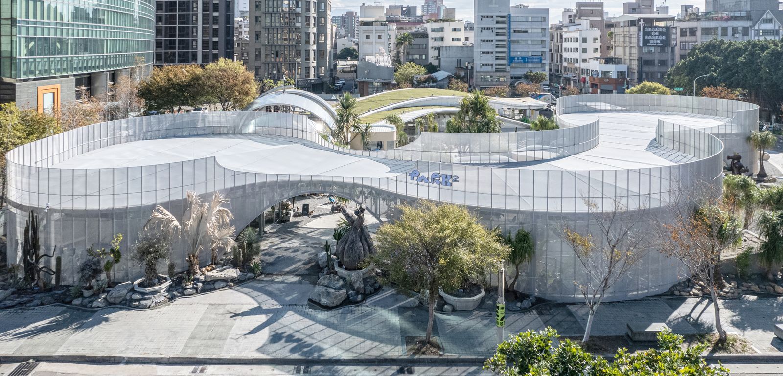 非典型大人公園!台中「PARK2 草悟廣場」正式開幕:集結 16 個特色品牌、滿滿植栽打造,五大亮點一次看!