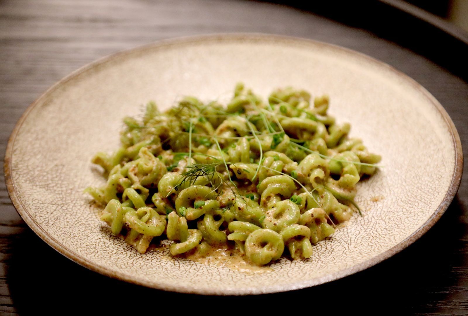 「Umami 義大利麵」的醬汁是使用香菇跟味增做成,是一道「純素」的料理。