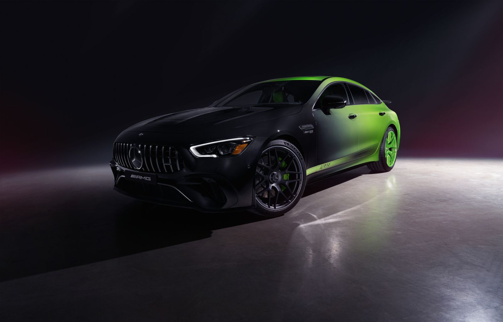 性能怪獸遇上潮牌金童 Palace與Mercedes AMG推出聯名系列