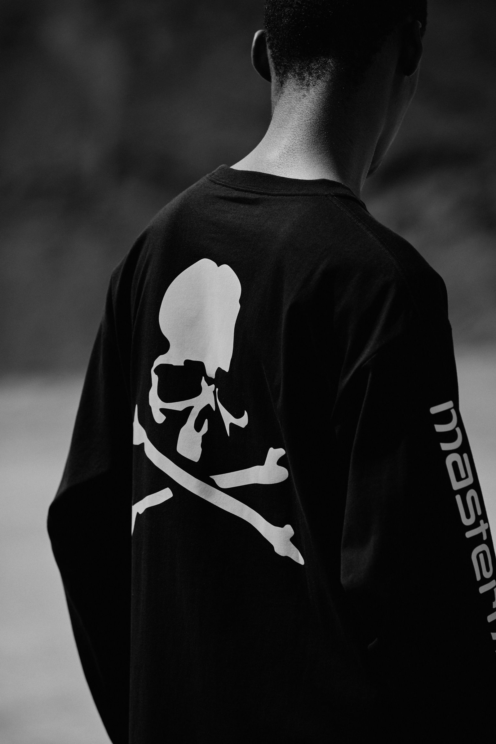 低調極簡工裝融合暗黑潮流文化!Carhartt WIP 與 mastermind JAPAN 聯名系列正式推出