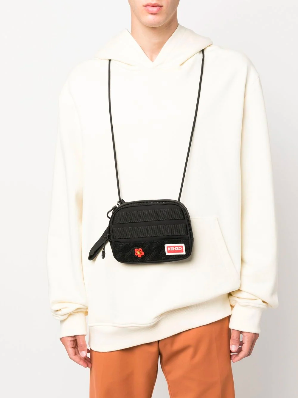 雨季外出必備:編輯精選 11 款「機能防水斜背包」,Kenzo、OffWhite 限時特惠中!