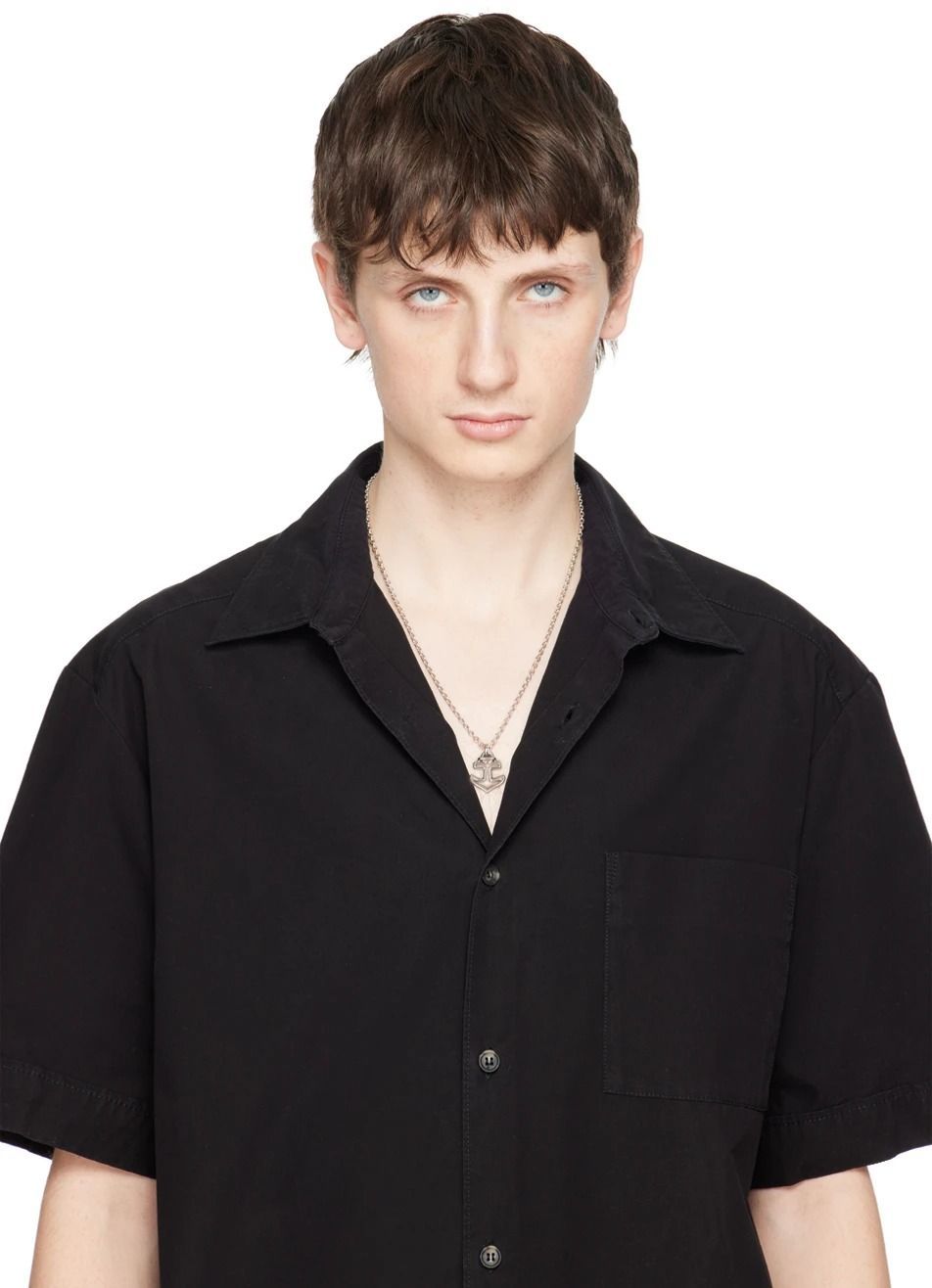 【SSENSE 新年特惠】男子飾品特輯:嚴選 12 款「個性項鍊」,從 MAISON MARGIELA 到巴黎品牌 A.P.C.,穿搭更加分!