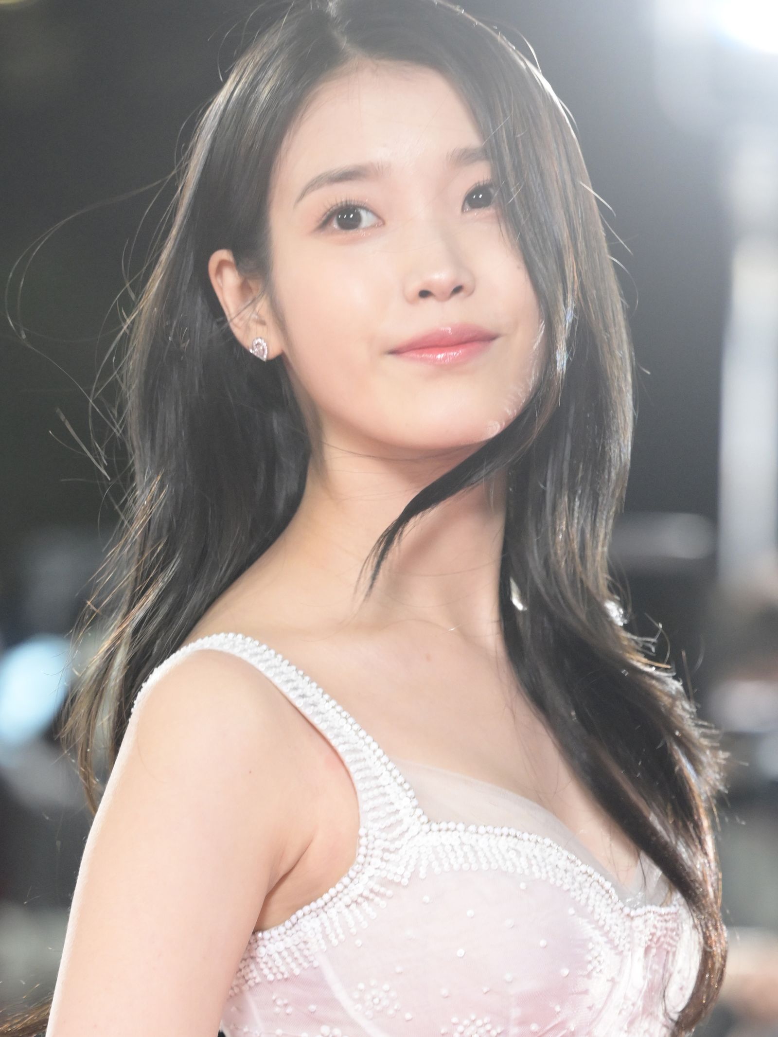 SEOUL SOUTH KOREA NOVEMBER 25 Singer IU attends the 43rd Blue Dragon Film Awards at Yeouido KBS Hall on November 25...