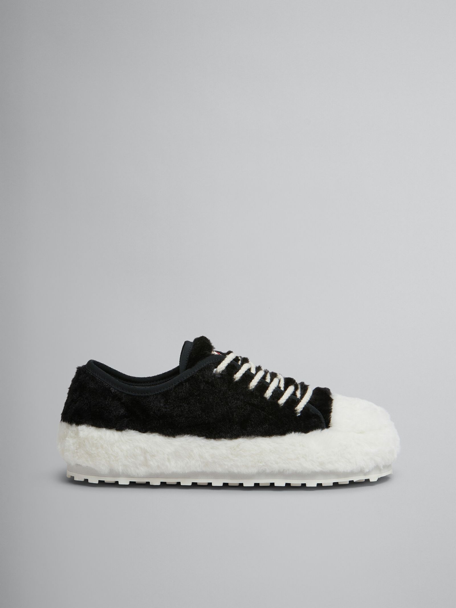 盤點 2024 年最值得入手的 5 款輕奢運動鞋,Balenciaga、Miu Miu、Kith…通通都有!