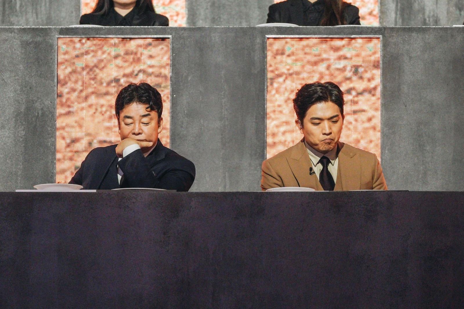 《黑白大廚2》評審「安成宰」強到你會怕:軍人出身、韓國唯一米其林三星主廚、獨家食譜「烤蒜泡麵」必嘗試!