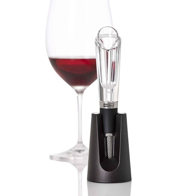 【GQ SHOP嚴選】你的酒櫃一定要入手的10大「實用酒器」!藝術家限定酒杯、多功能醒酒瓶全都有!