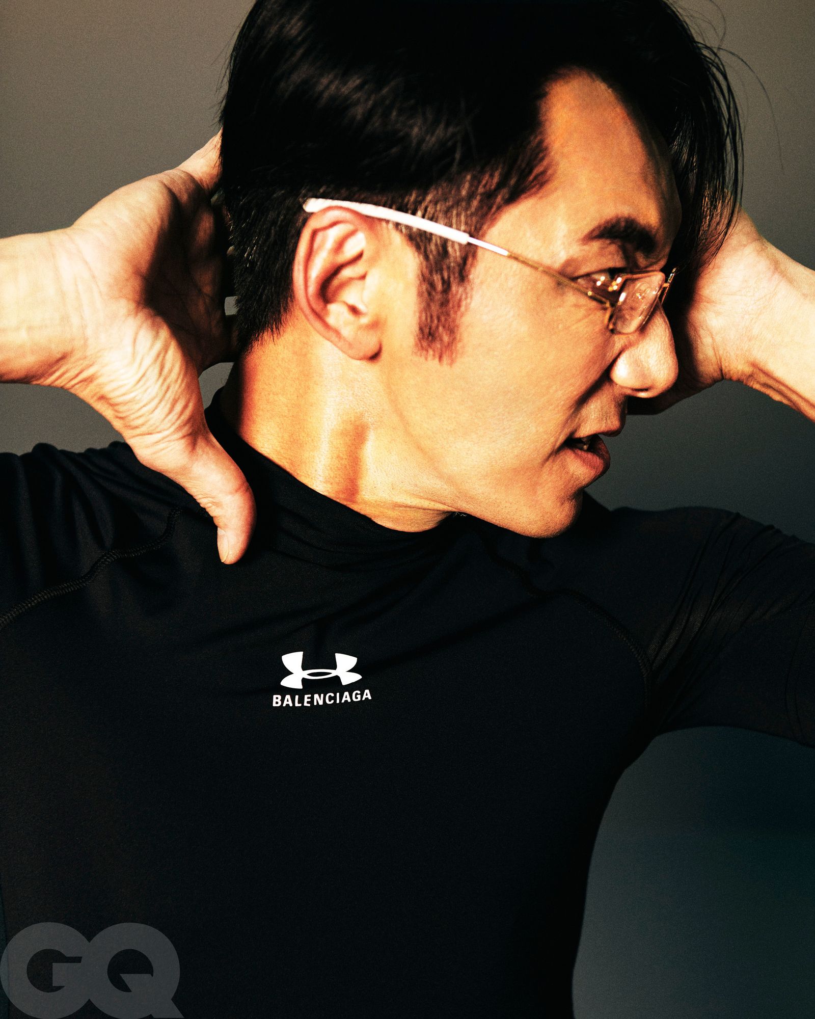 Balenciaga緊身上衣。