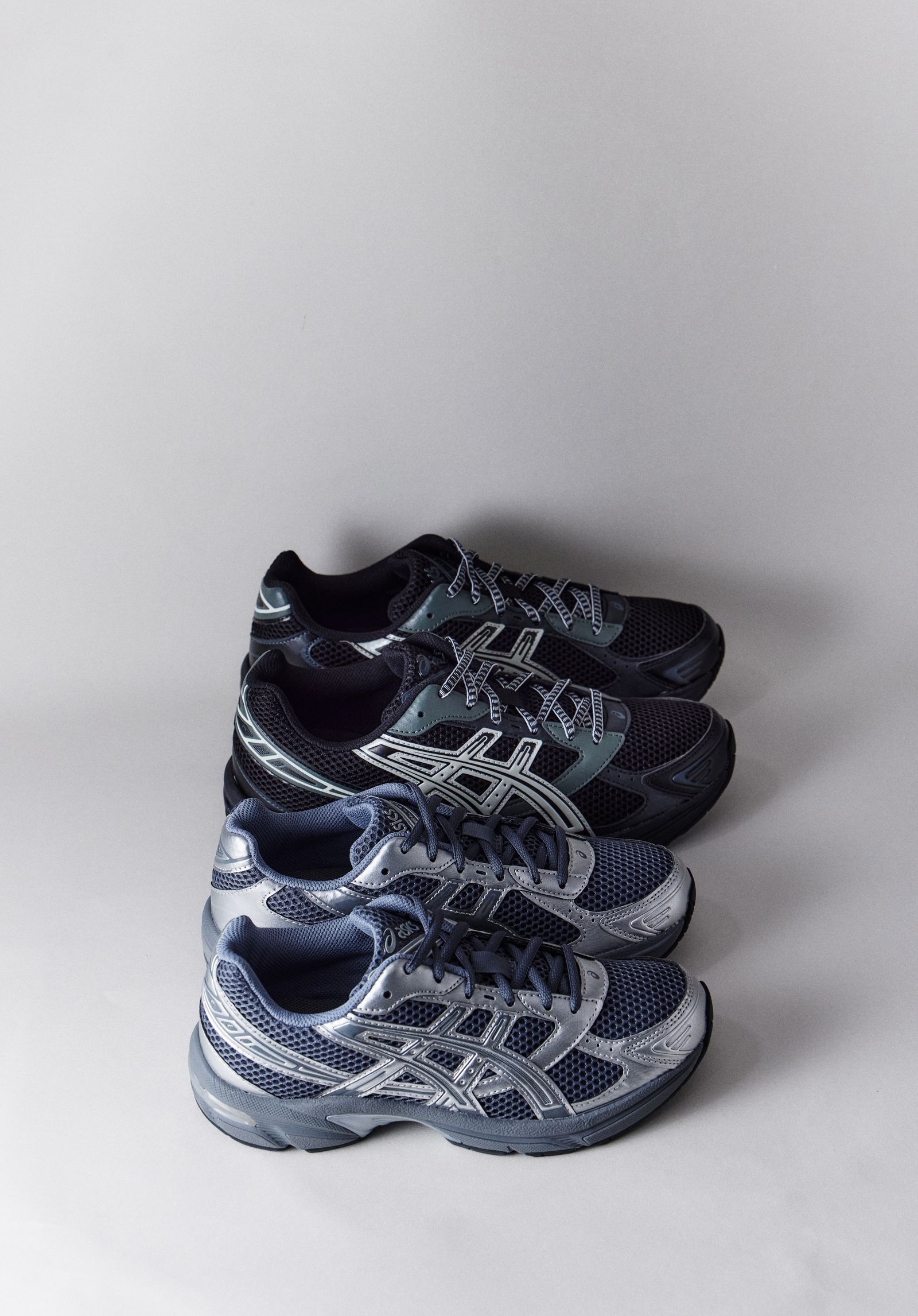 2025 盤點 8 雙必買銀色球鞋推薦,從 Nike、adidas、ASICS 到 New Balance 通通有!