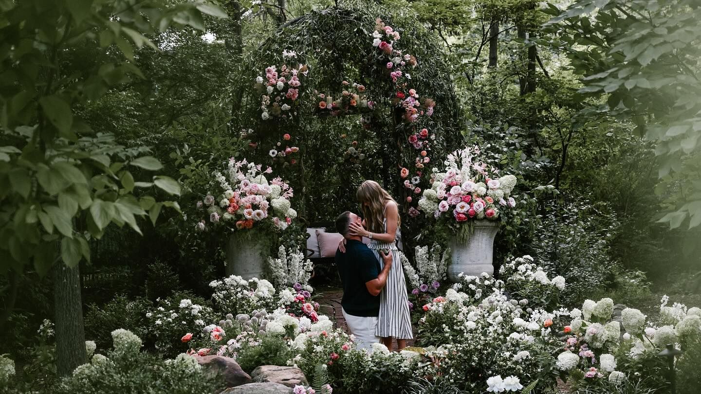 泰勒絲 Taylor Swift 訂婚了!本世紀最震撼:你們的英文老師跟體育老師要結婚了!