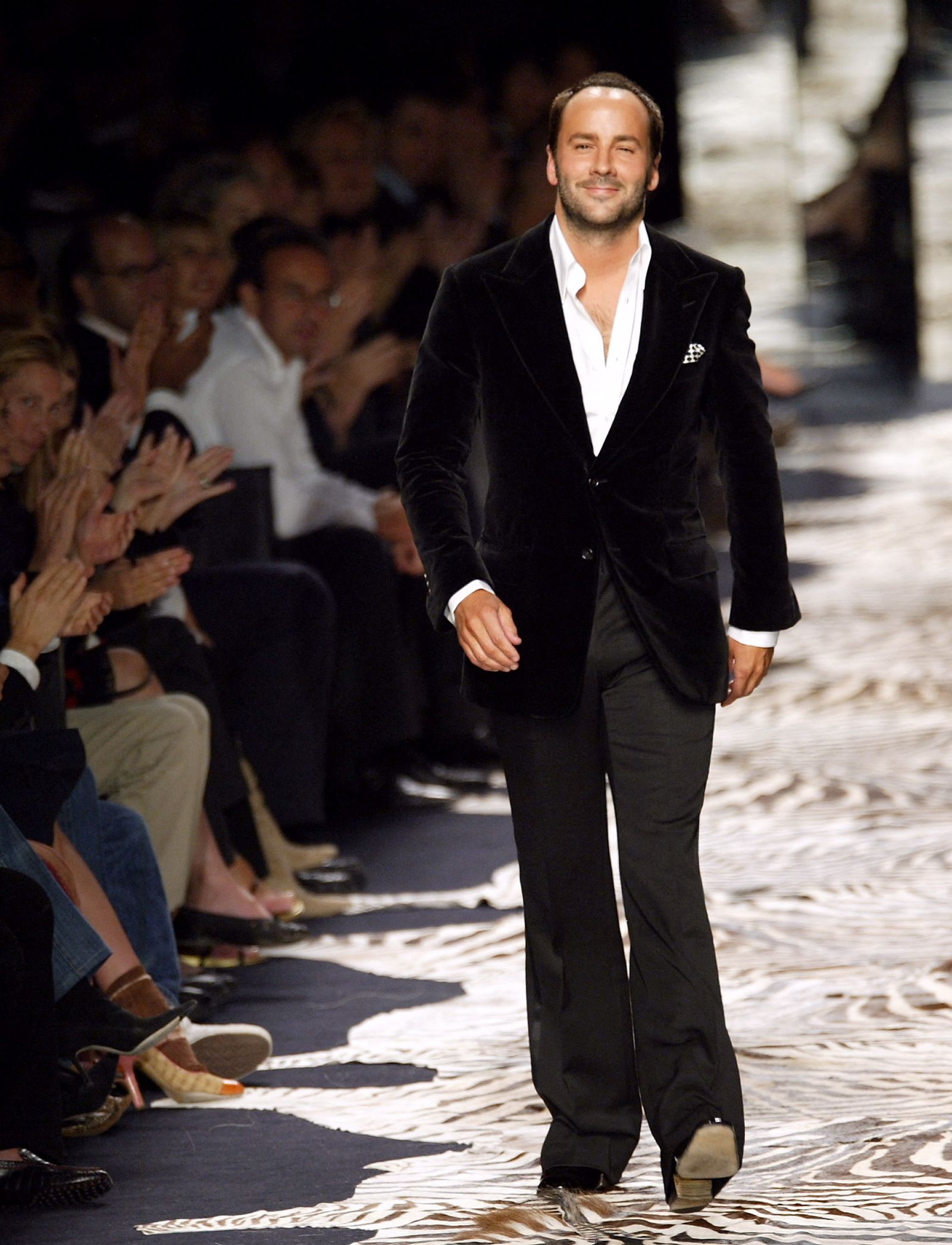 Photo du styliste vedette du groupe Gucci Tom Ford prise le 12 octobre 2003 à Paris lors de la présentation de sa...