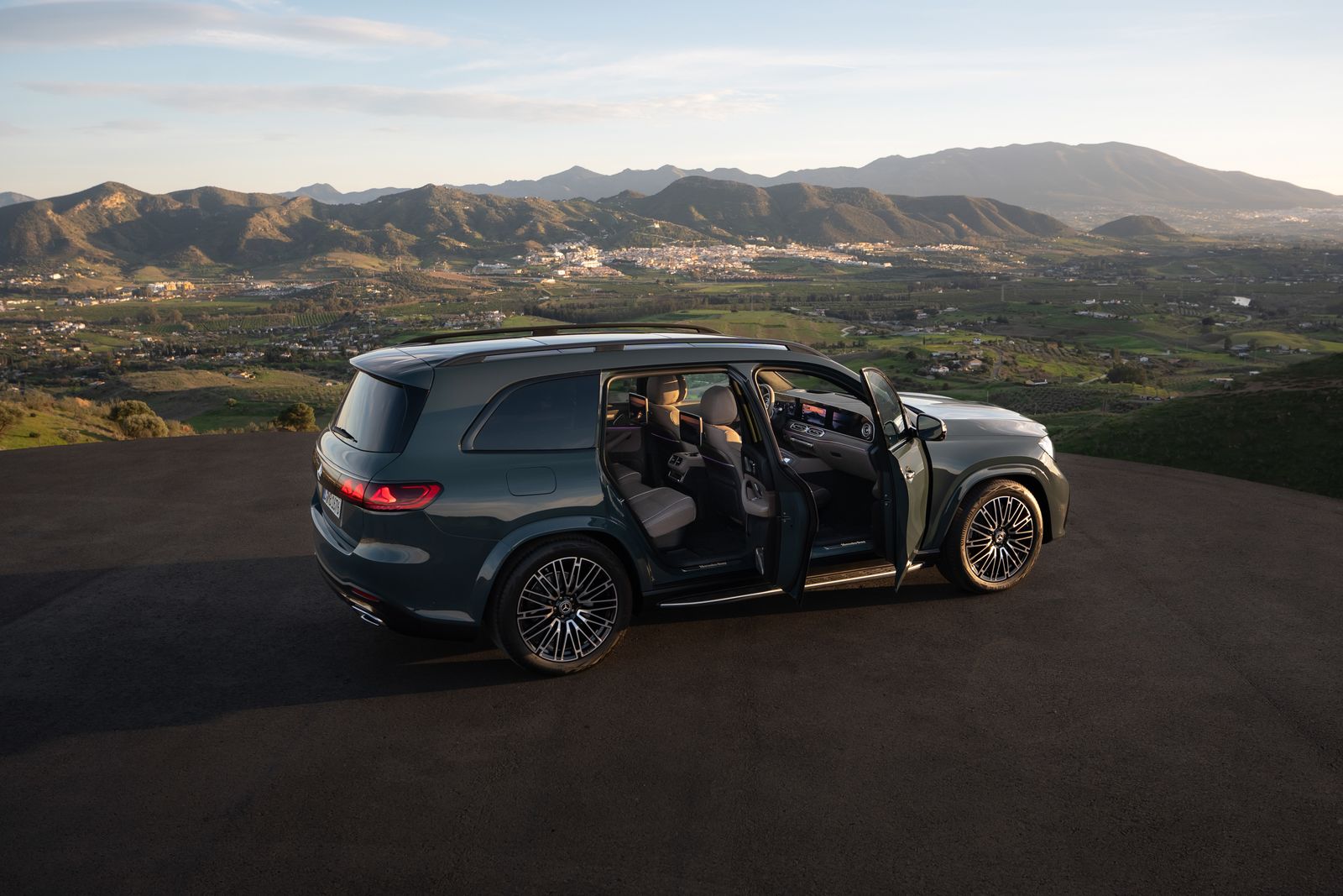 陸上頭等艙 MercedesBenz GLS 全面升級:兼具越野實力與豪華舒適性,7 大改款亮點一次看!
