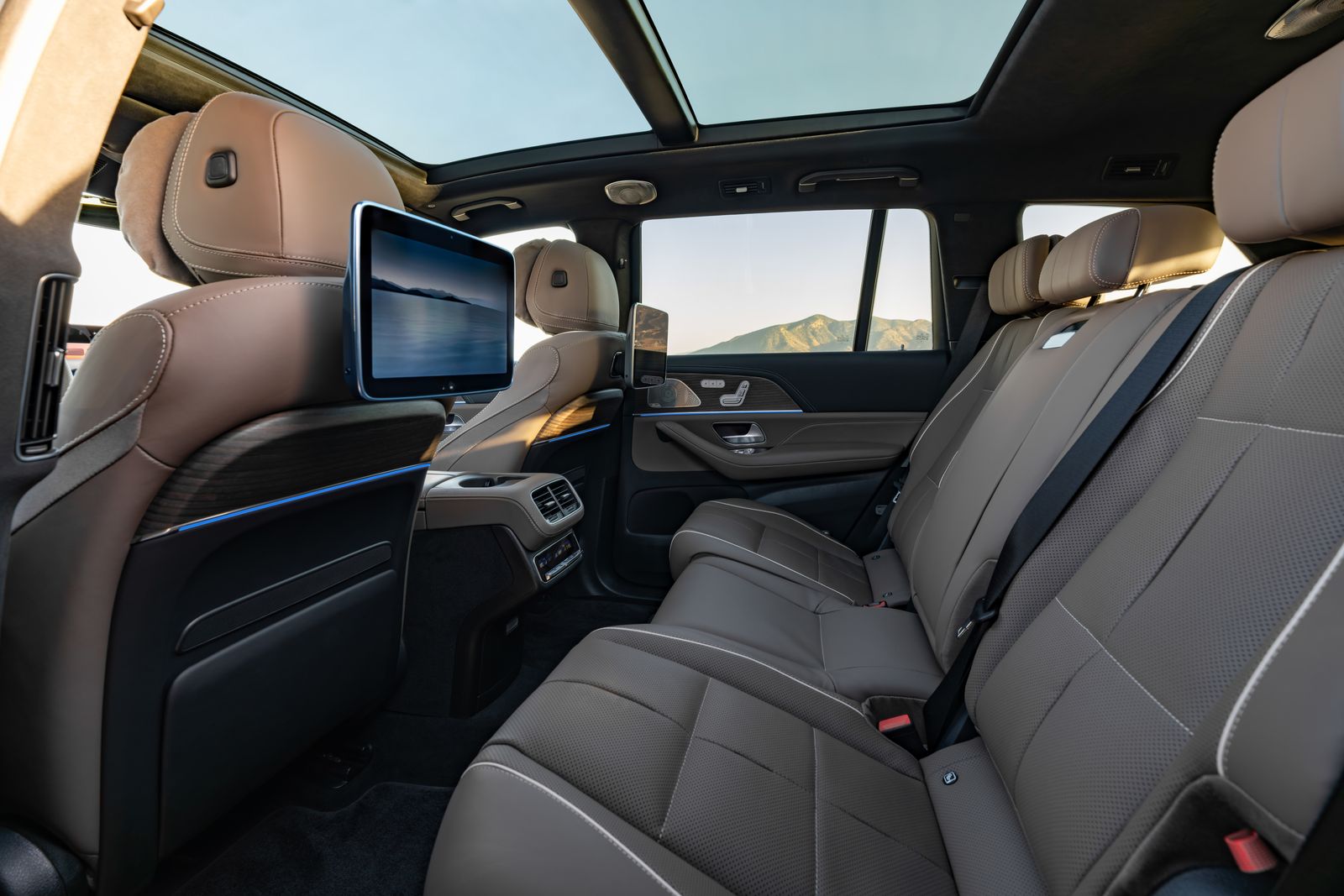 陸上頭等艙 MercedesBenz GLS 全面升級:兼具越野實力與豪華舒適性,7 大改款亮點一次看!