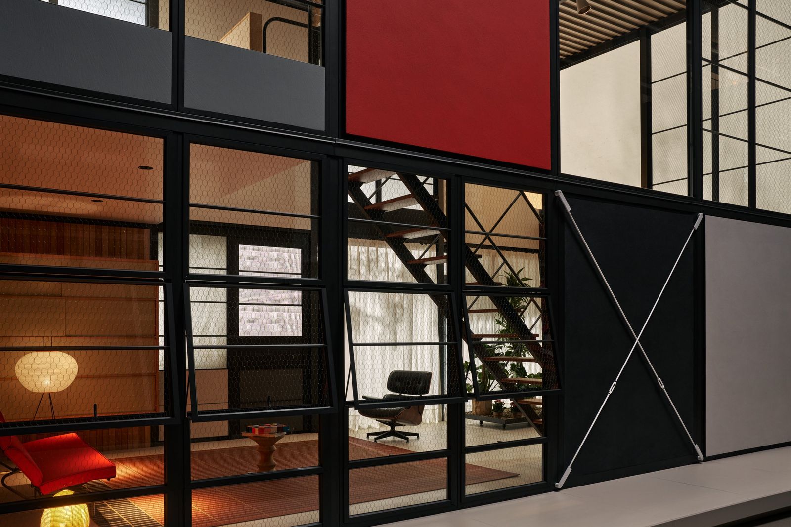 Prototipo del Eames Pavilion realizado por Kettal en la Trienal de Miln e impulsado por la Eames Office.